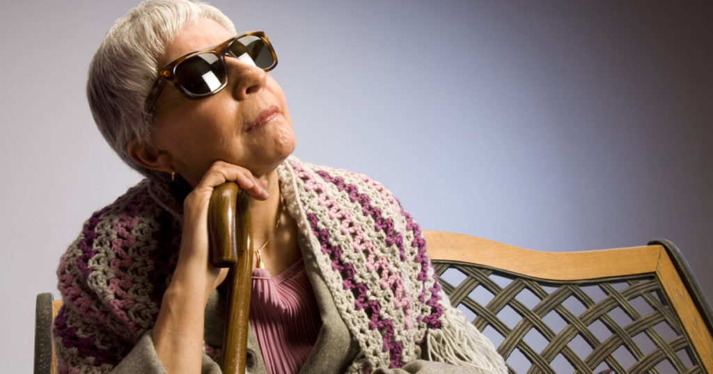 Уход за пожилыми людьми с плохим зрением в пансионате Долголетие