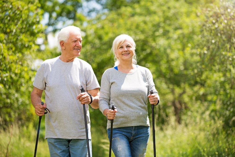 Скандинавская ходьба для человека преклонных лет, польза кардиотренировок для пожилых
