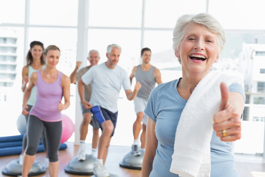 Фитнес для пожилых людей, какие задачи решают упражнения после 60 лет, в чем польза, альтернативные виды фитнеса