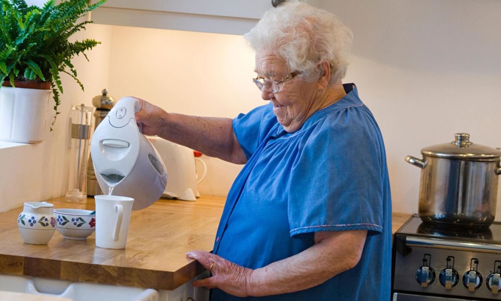 Польза современных бытовых приборов для здоровья пожилого человека