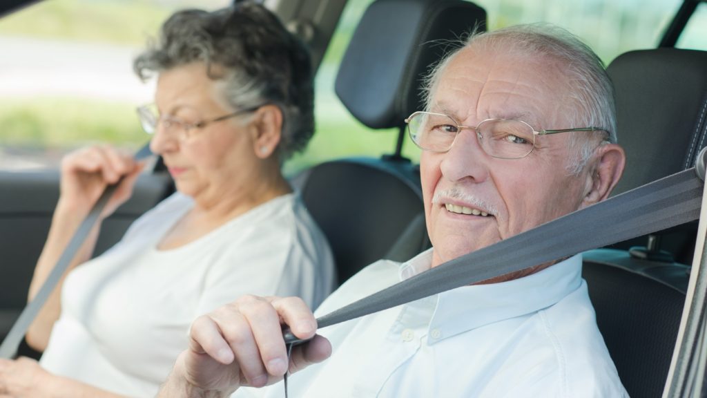 Как подобрать личного водителя для пожилого человека